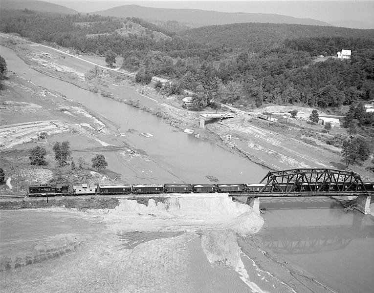 File:Tye River Crossing at Norwood (7797545564).jpg