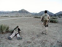 Operativos de los SEAL llevan a cabo una misión de reconocimiento especial.