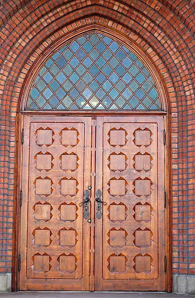 File:Uranienborg church front door.jpg