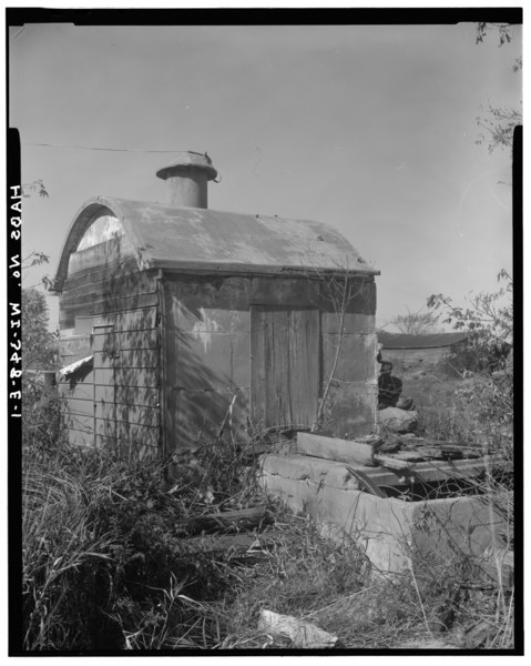 File:VIEW TO WEST NORTHWEST - Kohl Farmstead, Pumphouse, 3120 North Casaloma Drive, approximately 240 feet east of farmhouse, Appleton, Outagamie County, WI HABS WIS,44-APPL.V,1E-1.tif
