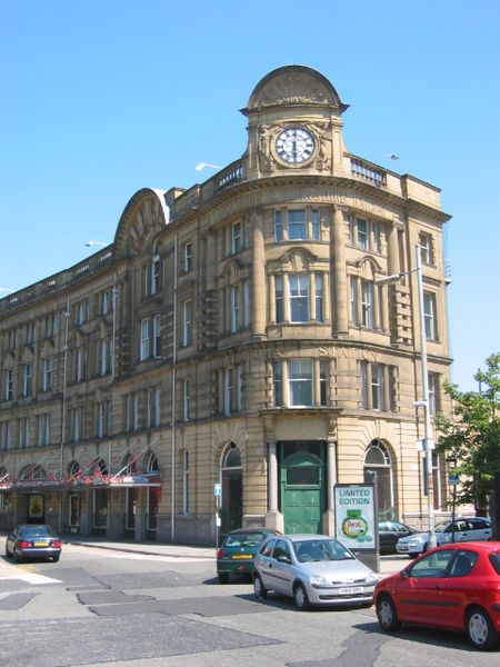 File:Victoria Station, Manchester.jpg