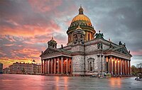 Исаакиевский собор в Санкт-Петербурге. Колонные портики имеются на всех четырёх фасадах