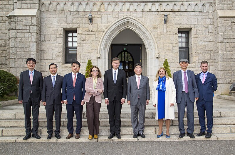 File:Visit by Valdis Dombrovskis to South Korea - 2023.jpg