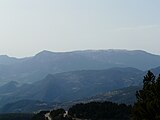 Vista en direcció est des dels Rasos de Baix baixant cap a l'estació d'esquí.