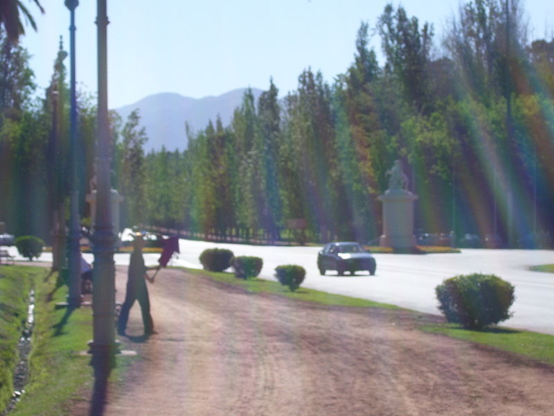 File:Vista de la entrada al parque - panoramio.jpg