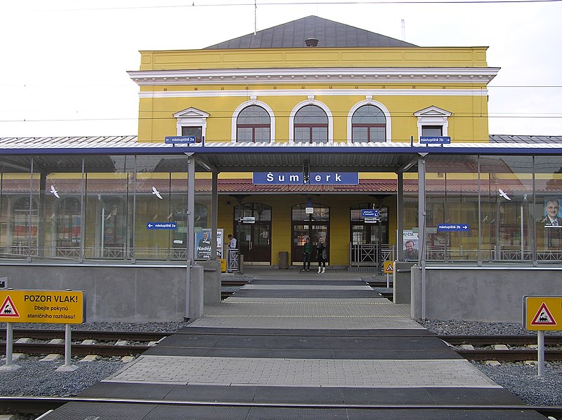 File:Vlakové nádraží v Šumperku.JPG