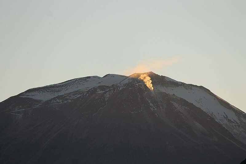 File:Volcan Ollagüe.JPG