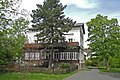 Villa mit Einfriedung