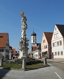 Wallerstein - Hauptstraße mit Pestsäule