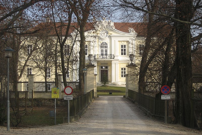 File:Wilfersdorf-Schloss-01.jpg