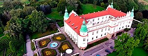 Zamek w Baranowie Sandomierskim z bilangan ptaka panorama.jpg