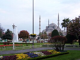 De Sultan Ahmetmoskee is een van de twee grote moskeeën van Eminönü