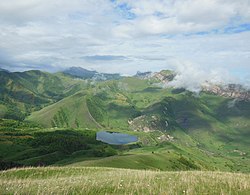 Jezero Galan-Čož na snímku, pořízeném v roce 2013 členy expedice "Неизвестная Чечня"