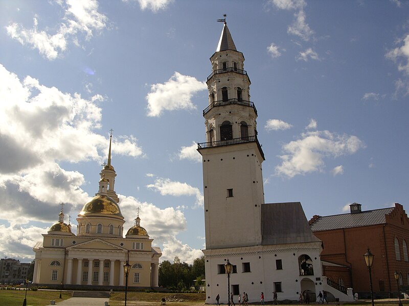 File:Невьянская башня и собор. Вид с востока.jpg
