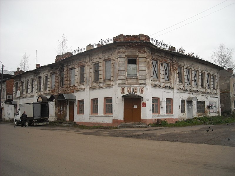 File:Особняк городской А.М.Демидова с гостиницей, пивной, аптекой, лавками-улица Ушакова, 70 - площадь Ленина, 2-а, Тутаев,.jpg