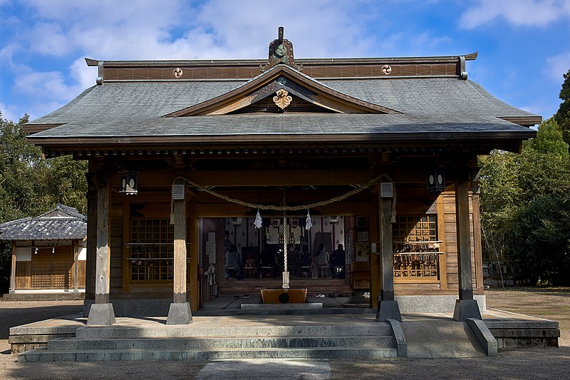 File:串間神社拝殿.jpg