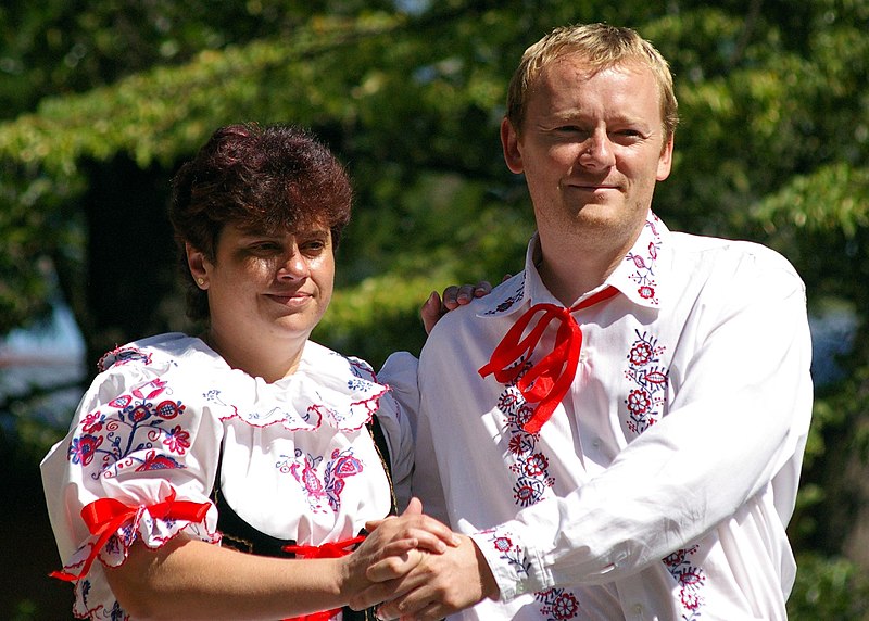 File:08 Kaplice folk dancers 1 25.8.07 01.jpg