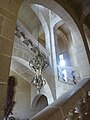 Château du Coscro : escalier intérieur de pierres à balustres.