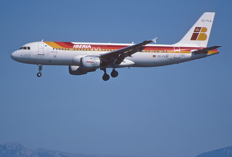 File:186ab - IBERIA Airbus A320-211; EC-FLQ@PMI;18.08.2002 (8354060624).jpg