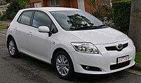 https://upload.wikimedia.org/wikipedia/commons/thumb/b/b8/2007_Toyota_Corolla_%28ZRE152R%29_Conquest_Seca_5-door_hatchback_%282015-07-03%29_01_%28cropped%29.jpg/203px-2007_Toyota_Corolla_%28ZRE152R%29_Conquest_Seca_5-door_hatchback_%282015-07-03%29_01_%28cropped%29.jpg