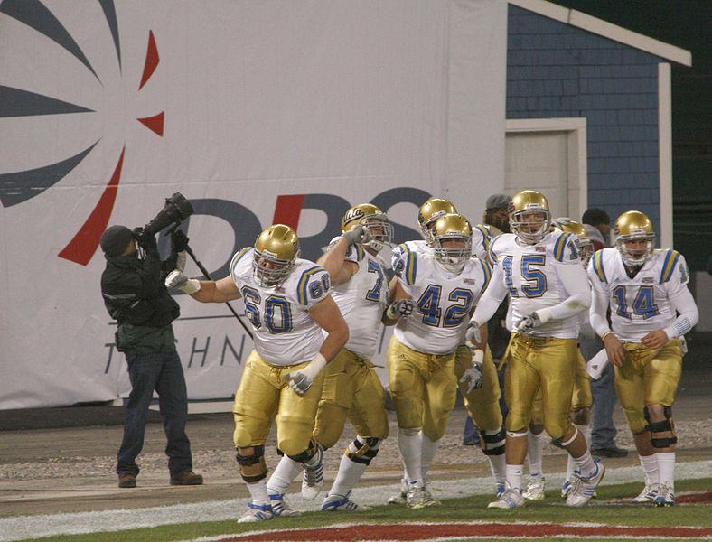 File:2009 EagleBank Bowl - UCLA Bruins.jpg