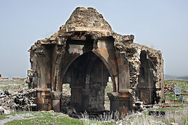 Ερείπια της εκκλησίας των Αγίων Αποστόλων.