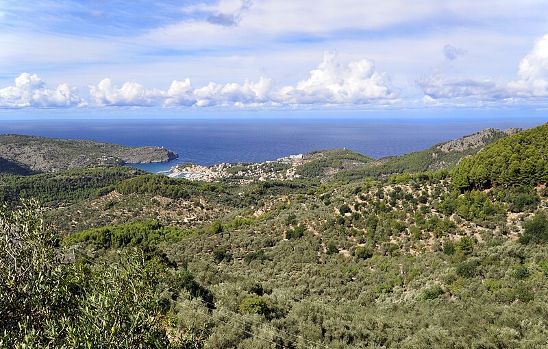 File:2013.10.30Ma-10, Fornalutx, Baleares Panorama1.jpg