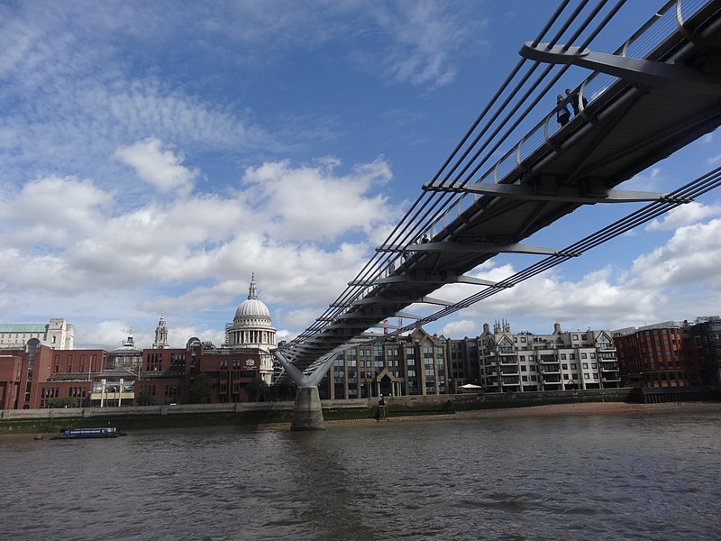 File:2017 London Millennium Bridge from tour boat 02.jpg