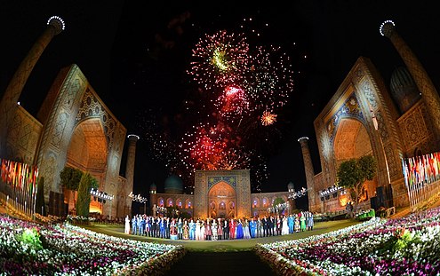 Sharq Taronalari festivali. Samarqand, Registon maydoni