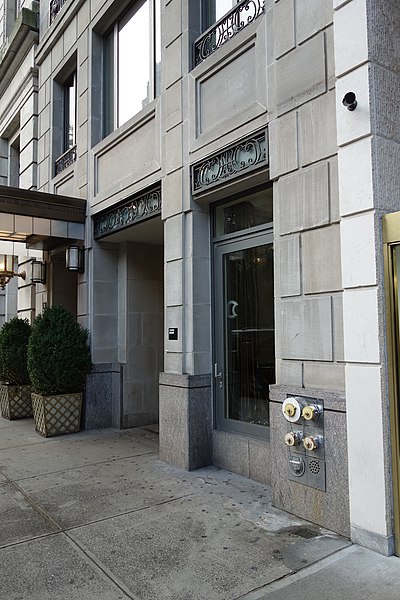 File:59th St 5th Av td (2018-08-27) 02 - 22 Central Park South BMT.jpg