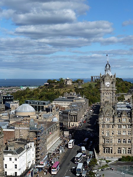 File:A Calton Hill (The Calton Hill) - panoramio.jpg