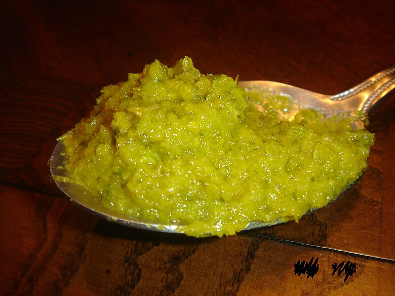 File:A spoonful of green kroeung.jpg