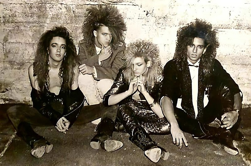 File:Alice N' Chains 1987 photo.jpg