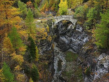 Ancien pont de Mauvoisin Photograph: Nfriedli Eligible: yes - Alps: yes - Cultural heritage: yes Link
