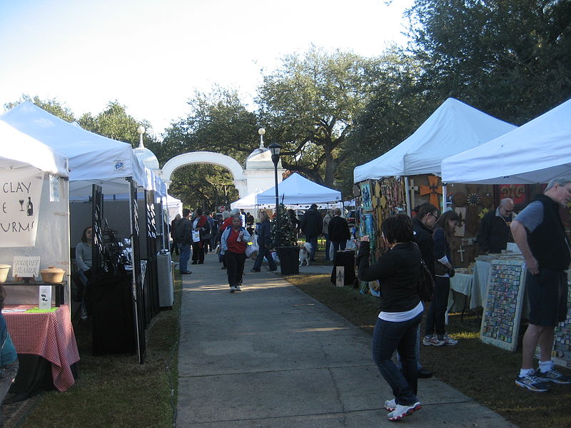 File:ArtMarketDec09ToPalmerArchNOLA.JPG