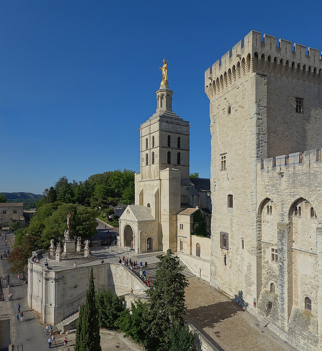 Avignon palais des papes tour st dom