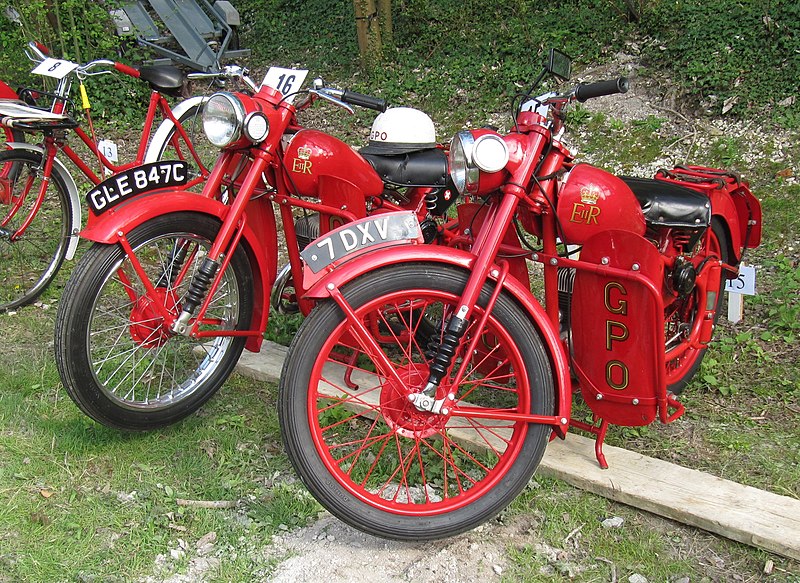 File:BSA Bantam motorcycles 7 DXV and GLE847C.jpg