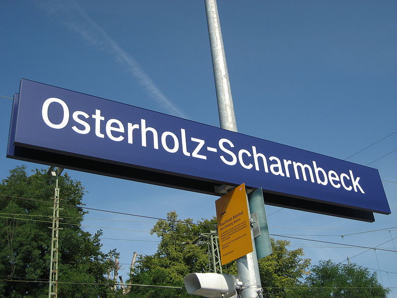 File:Bahnhofsschild Osterholz-Scharmbeck.jpg