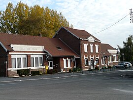 Banteux mairie et écoles (Nord, France).jpg