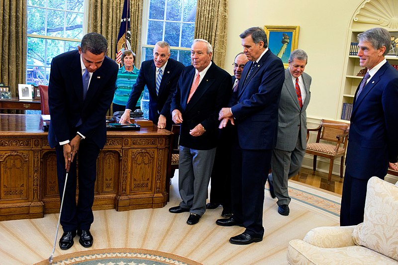 File:Barack Obama takes a practice putt in the Oval Office.jpg