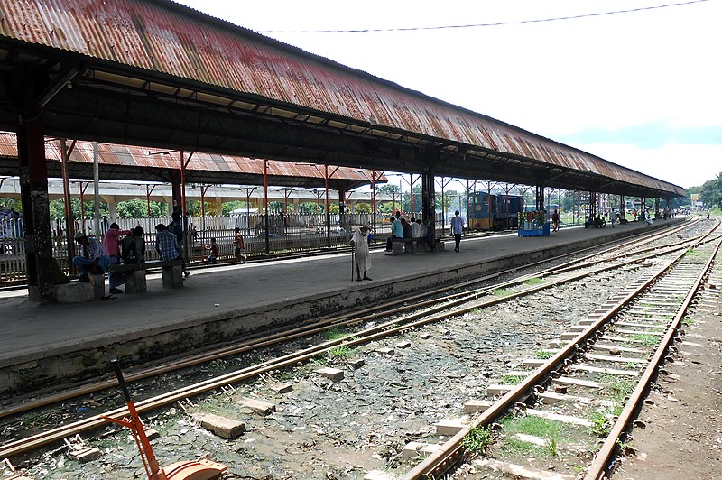 File:Battali Railway Station platform (1).jpg