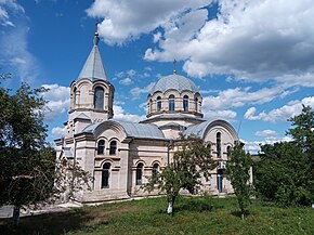 Biserica din localitate, monument protejat.