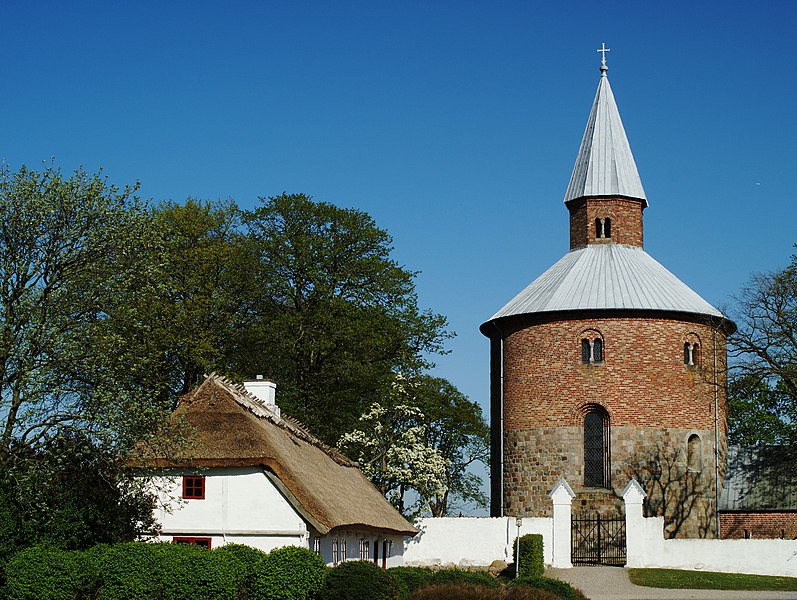 File:Bjernede rundkirke - Bjernede round church - approx 1170 (49717890432).jpg