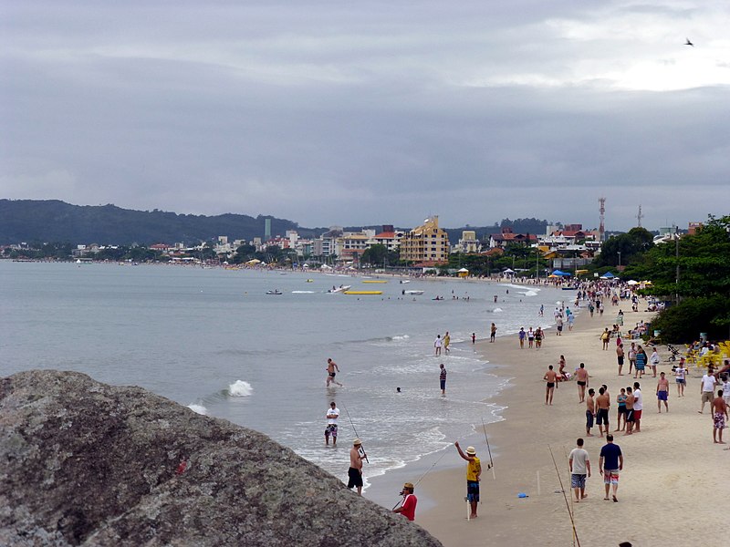 File:Brasil - Florianópolis - Canasvieiras - vista playa 2.jpg