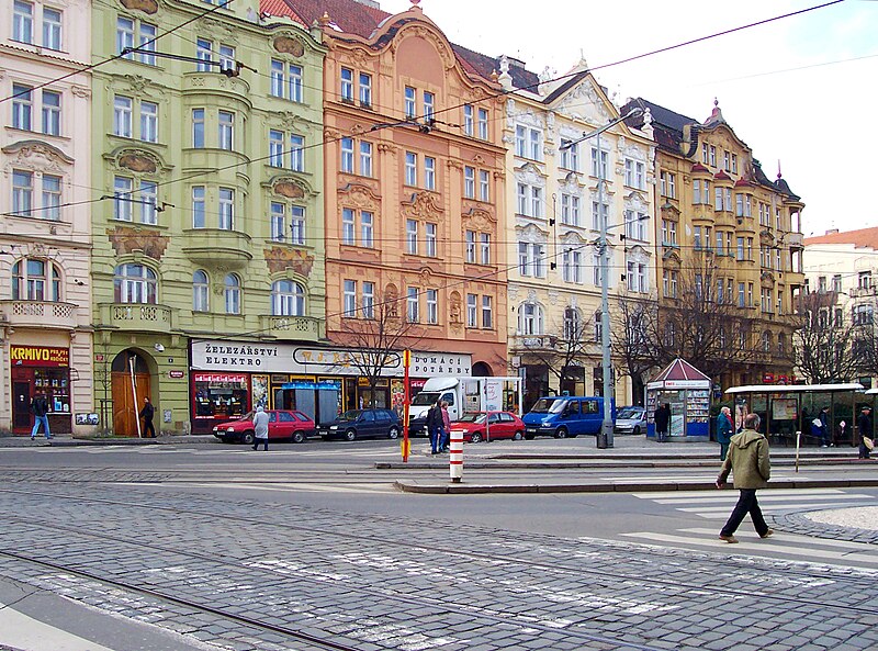 File:Bratří Synků sq 2, Prague Nusle.jpg