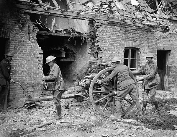 British gunners defending against the German offensive during the Battle of the Lys.