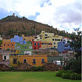 Šarene kuće Zacatecasa ispod Gospinog svetišta na brdu La Bufa