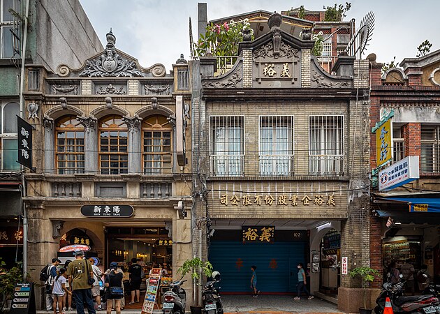 Buildings along Dihua Street