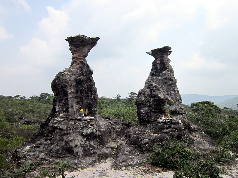 File:Cổng Bàn Ngự Tà Lơn.jpg