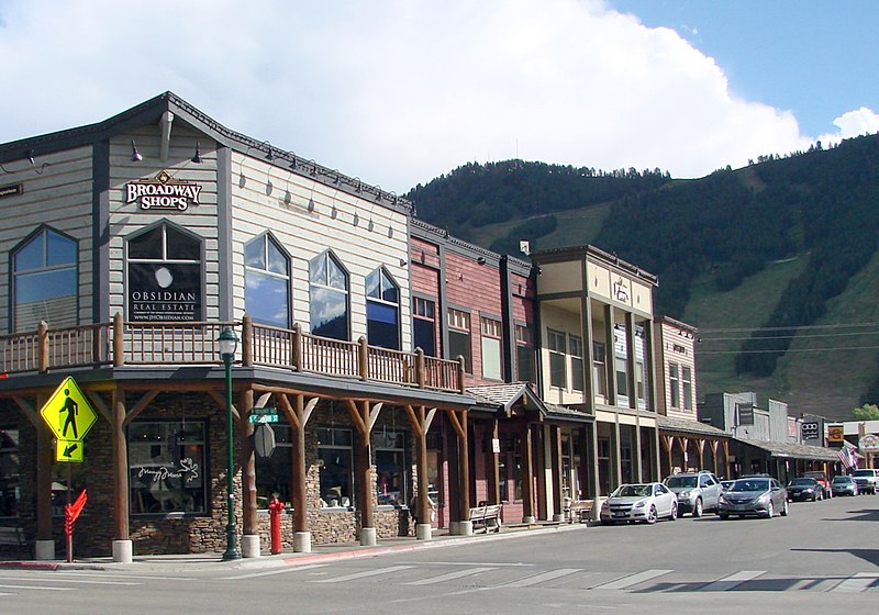 File:Cache St., Jackson, WY 9-2011 (6842685431).jpg